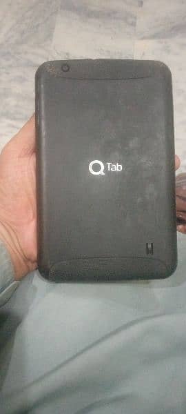 Q tablet hai sim aur memory card chlata hai 0