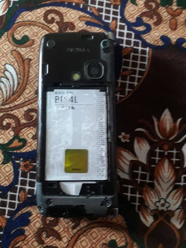 Nokia E90 all ok sim working non pta back cover nhi hai bs 4