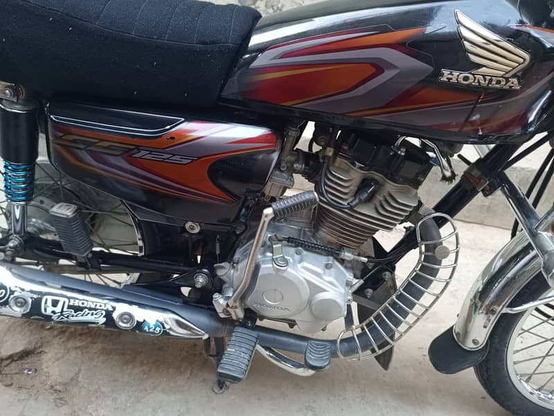 Honda CG 125  for sale at good price [like new] 1