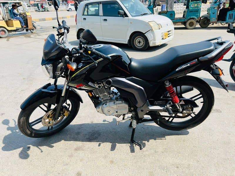 sell my new bike only 2000 km drive black colour just like zero meter 2