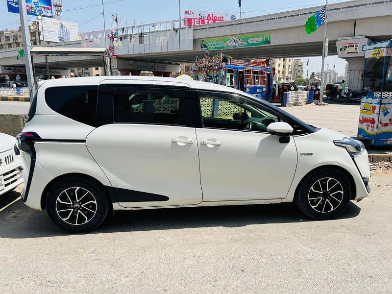 Toyota Sienta 2016 3