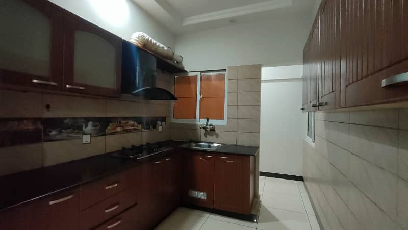 *Kings Towers* 3 Beds Drawing Dinning 3rd Floor 1550 sq. ft Corner 4