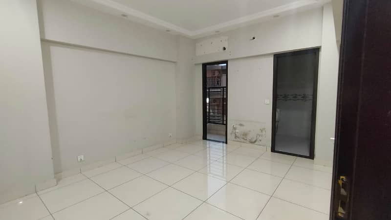 *Kings Towers* 3 Beds Drawing Dinning 3rd Floor 1550 sq. ft Corner 11