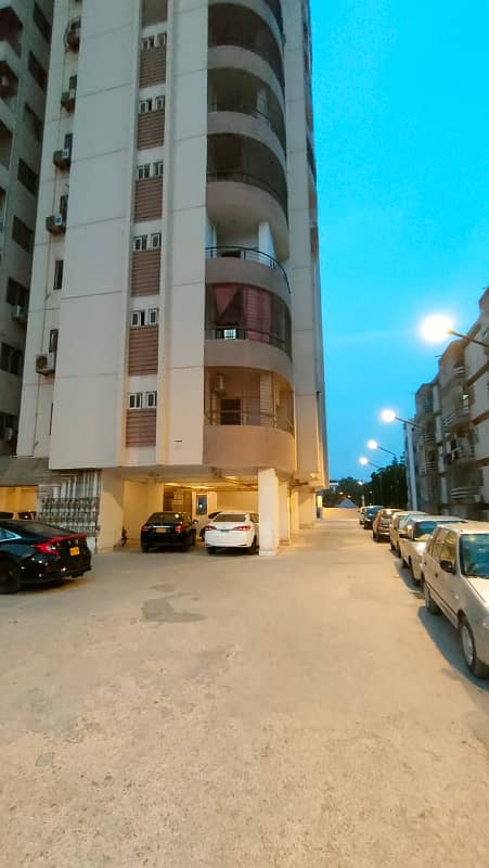 *Kings Towers* 3 Beds Drawing Dinning 3rd Floor 1550 sq. ft Corner 15