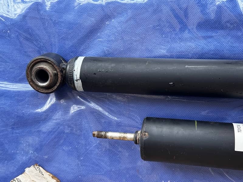 toyota fortuner (2019) shocks( rear) 3