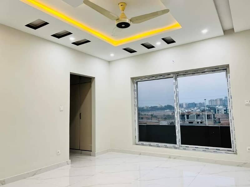 1 kanal Upper Portion New Condition in Bahria Town Phase 8 Rawalpindi 11