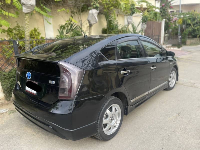 Toyota Prius 2017 4