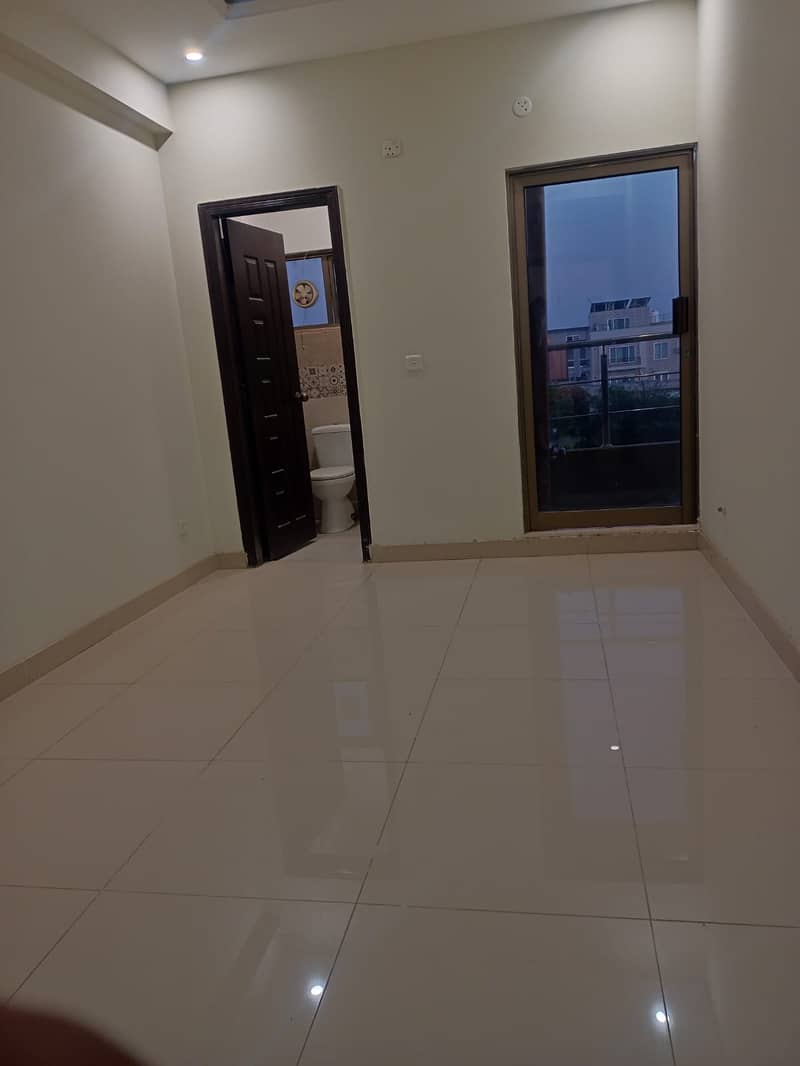 Flat Availible For Rent 4