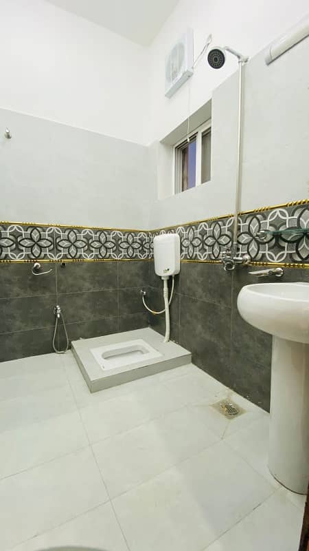 A Very Beautiful House Available For Rent 8