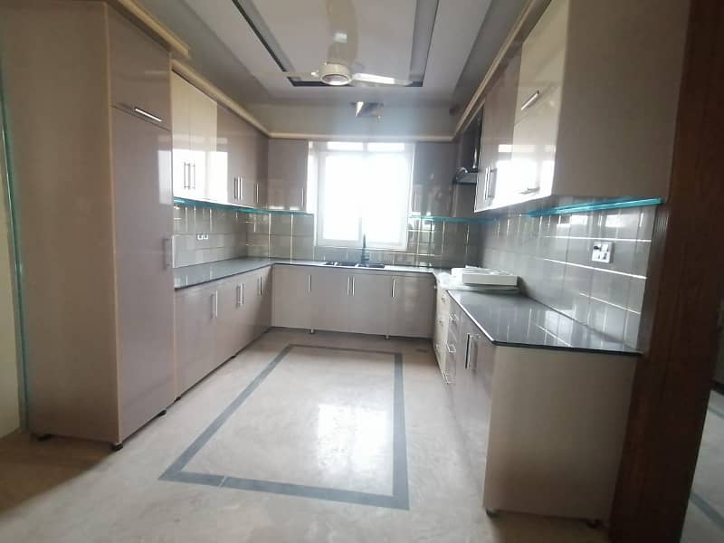 B-17 Kanal Brand New House Available For Sale 14