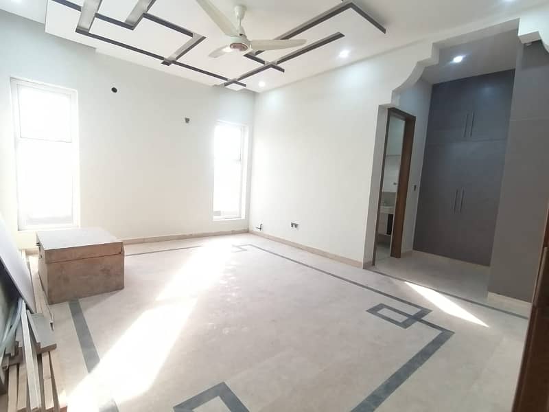 B-17 Kanal Brand New House Available For Sale 17