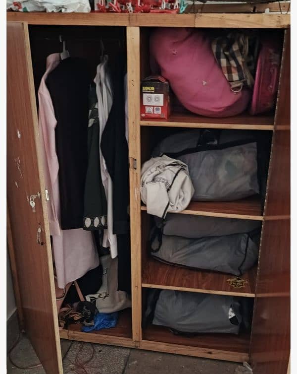 wardrobe size 4x 5.5 ft and 2 ft deep 2