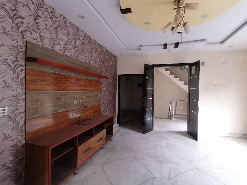 Corner 1013 Square Feet House For sale In Lalazaar Garden 0