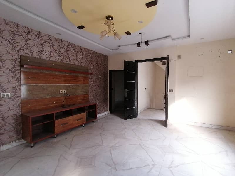 Corner 1013 Square Feet House For sale In Lalazaar Garden 1