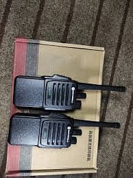 Motorola A-8 UHF Band Walkie Talkie 3