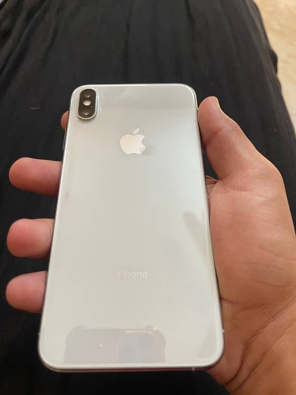 I phone Xs Max   64GB  color White 1