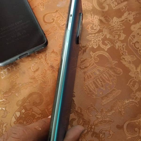 one Plus 8pro condition 10/10 No Sahd No line wid 65wt Charger 2