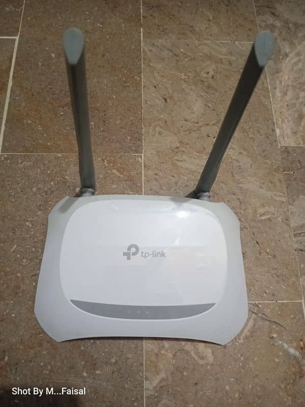 TP Link Router with Box 1