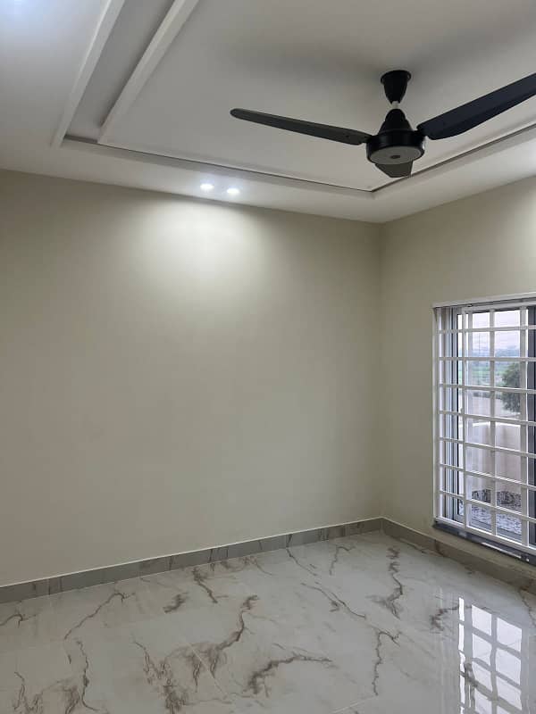 Elegant 5 Marla House for Sale in  Dream Gardens  , Lahore 3