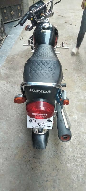 Honda 125 for sell urgent what up number 03244876696 1