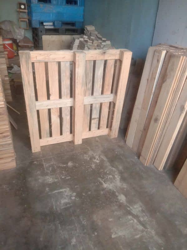 Plastic Pallets stock in Pakistan | New & used pallets | wooden pallet 4