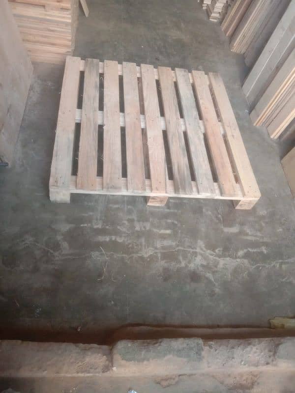 Plastic Pallets stock in Pakistan | New & used pallets | wooden pallet 5