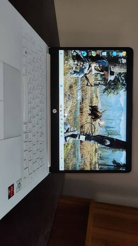 HP Laptop 14s-dk1059AU with Radeon graphics card 0