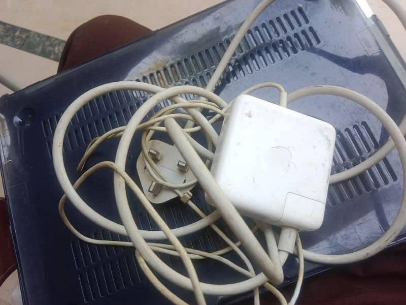 Apple MacBook air  with charger 7