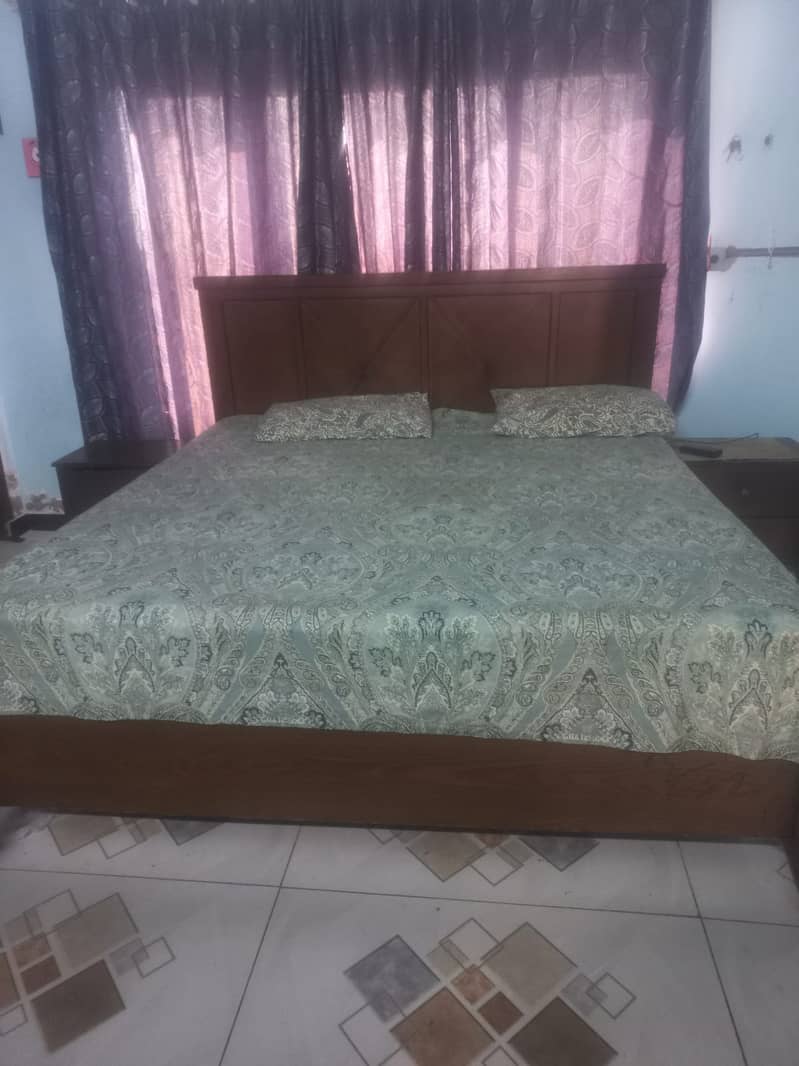 King Size Bed in top condition with side tables for sale 3