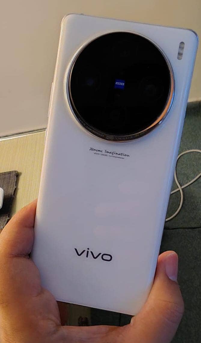 Vivo X100 Pro - White color (Official PTA approved) 2