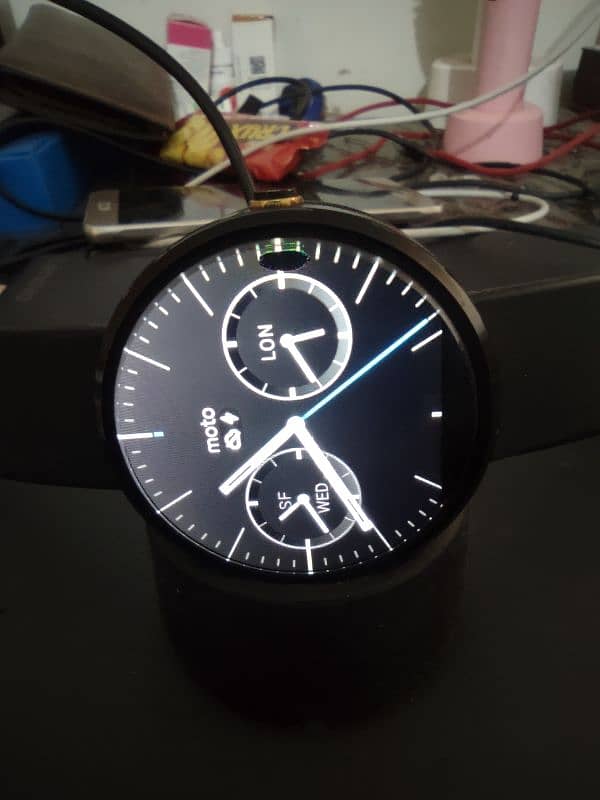 MOTOROLA MOTO 360 wear os 10