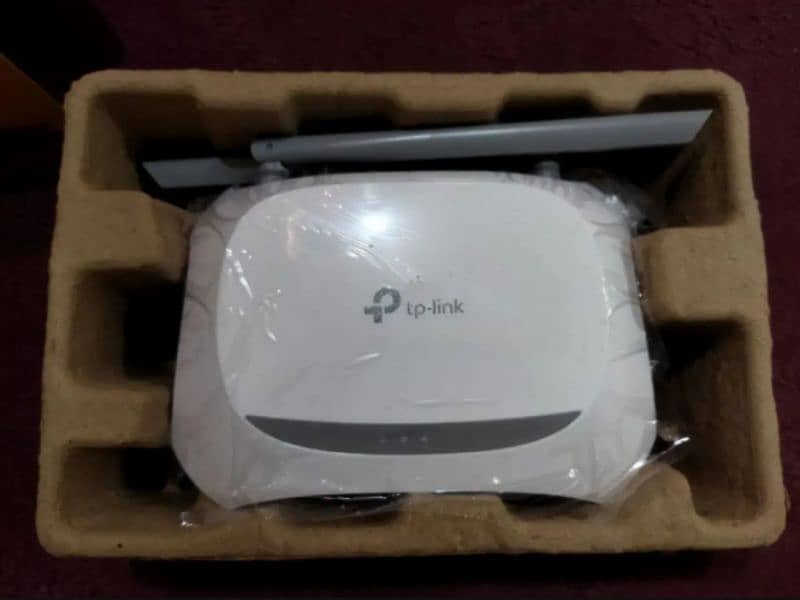 TP Link Router with Box 8