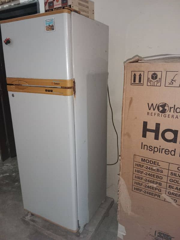 refrigerator Dawlance A one chal rha jis Bhai ne Lena ho rabta krle 1