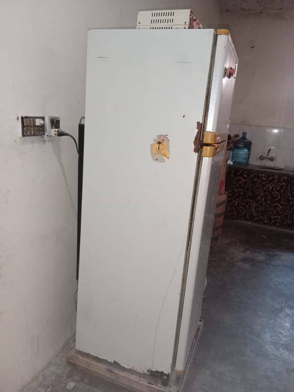 refrigerator Dawlance A one chal rha jis Bhai ne Lena ho rabta krle 2