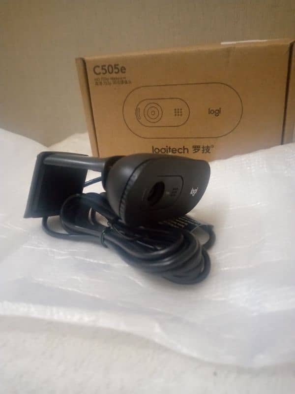 Logitech C505e HD Webcam with 720p and Long-Range Mic (Deliverable) 8