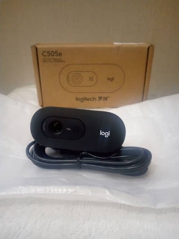 Logitech C505e HD Webcam with 720p and Long-Range Mic (Deliverable) 9