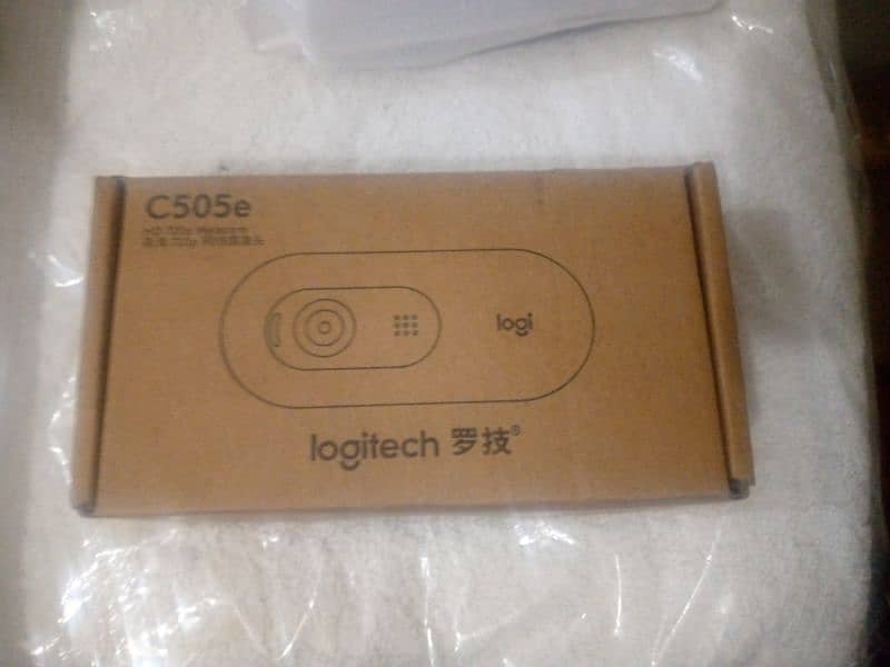 Logitech C505e HD Webcam with 720p and Long-Range Mic (Deliverable) 12