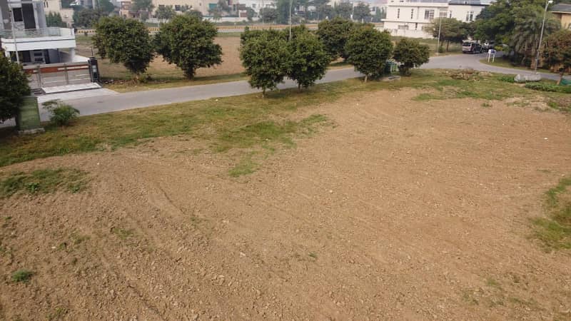 8 MARLA COMMERCIAL PLOT FOR SALE BACK TO MAIN BEST LOCATION 0