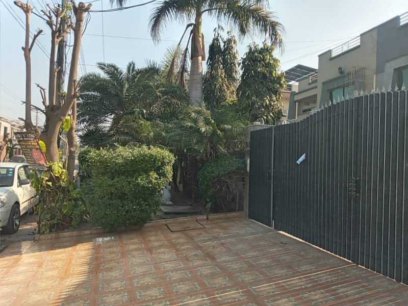 24 MARLA BEAUTIFUL HOUSE FOR SALE IN JOHAR TOWN BLOCK D2 80 FT WIDE 5