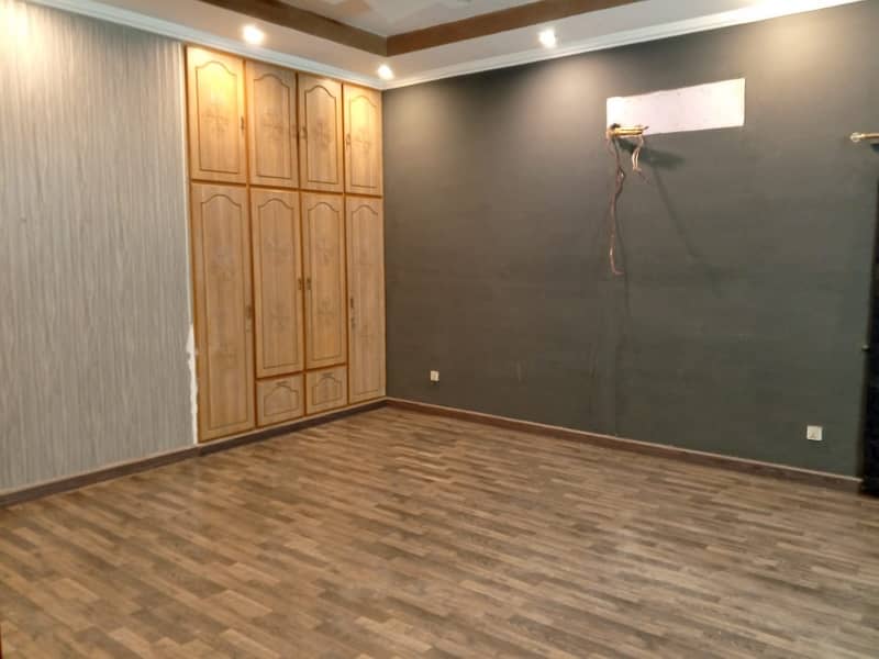 24 MARLA BEAUTIFUL HOUSE FOR SALE IN JOHAR TOWN BLOCK D2 80 FT WIDE 24