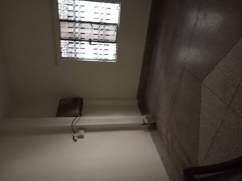 10 MARLA UPPER PORTION FOR RENT IN KASHMIR BLOCK ALLAMA IQBAL TOWN LAHORE 3