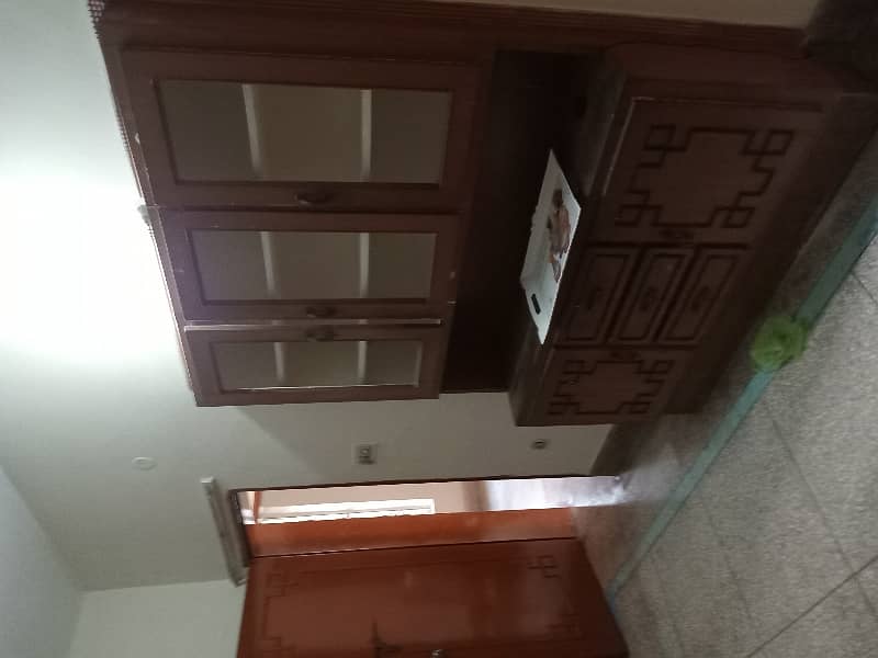 10 MARLA UPPER PORTION FOR RENT IN KASHMIR BLOCK ALLAMA IQBAL TOWN LAHORE 5