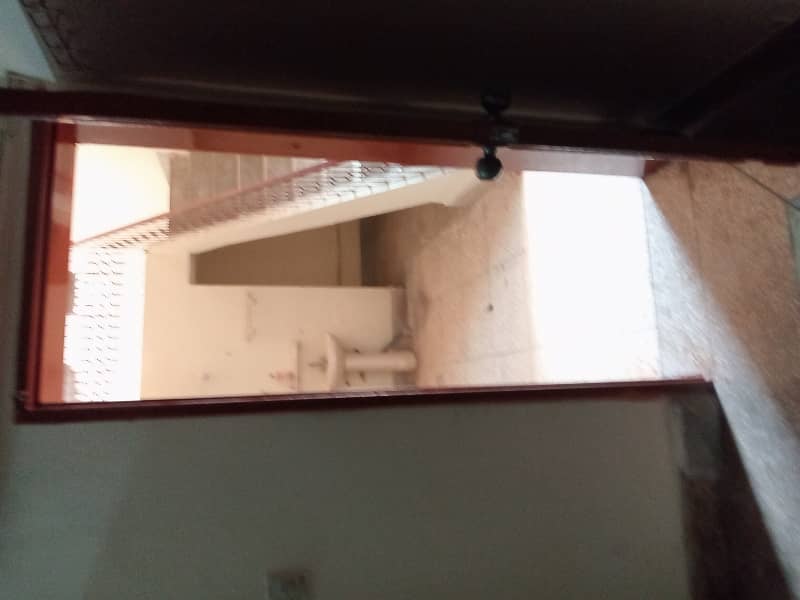 10 MARLA UPPER PORTION FOR RENT IN KASHMIR BLOCK ALLAMA IQBAL TOWN LAHORE 6