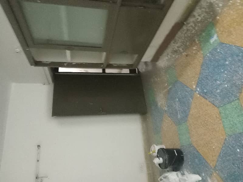 10 MARLA UPPER PORTION FOR RENT IN KASHMIR BLOCK ALLAMA IQBAL TOWN LAHORE 17