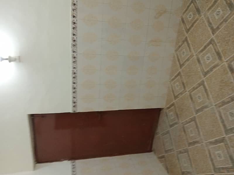 10 MARLA UPPER PORTION FOR RENT IN KASHMIR BLOCK ALLAMA IQBAL TOWN LAHORE 23