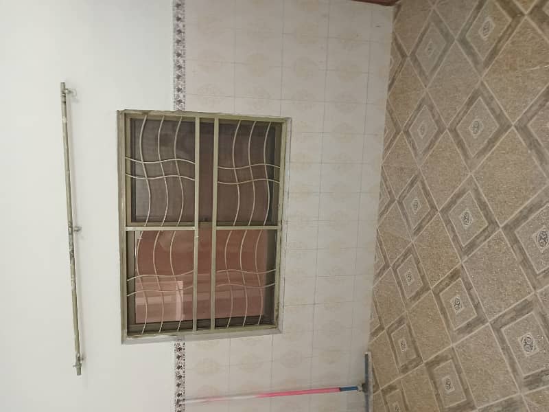 10 MARLA UPPER PORTION FOR RENT IN KASHMIR BLOCK ALLAMA IQBAL TOWN LAHORE 28