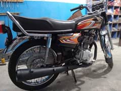 Honda 125 bike condition pic ma dhk sakty ha single hand use hui ha 0