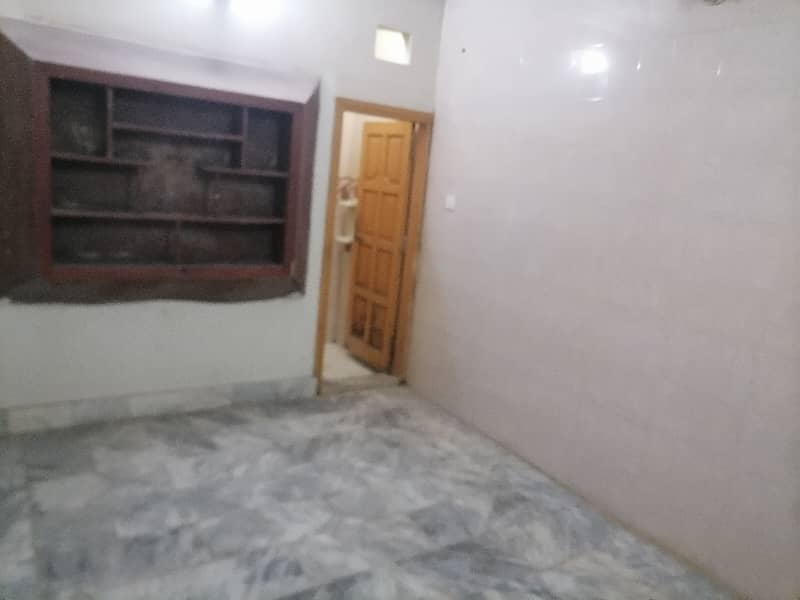 Prime Location In Sunehri Masjid Road 100 Square Feet Room For Rent 20