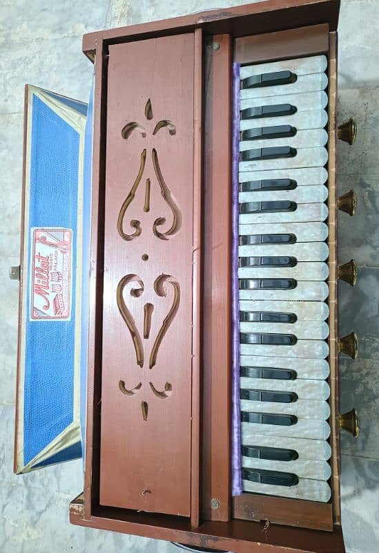 Antique Harmonium 3