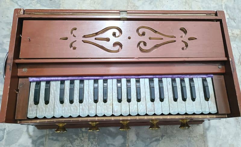 Antique Harmonium 5